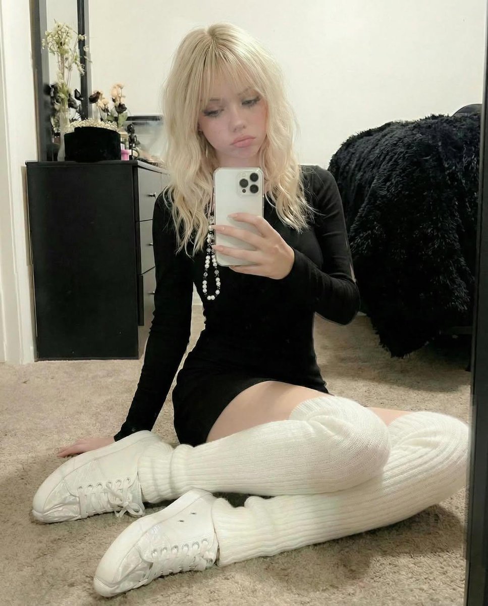 Mirror Selfie in a Soft Aesthetic Bedroom, People, nanoBanana-Pro, Blonde Hair, Casual Styling reference image