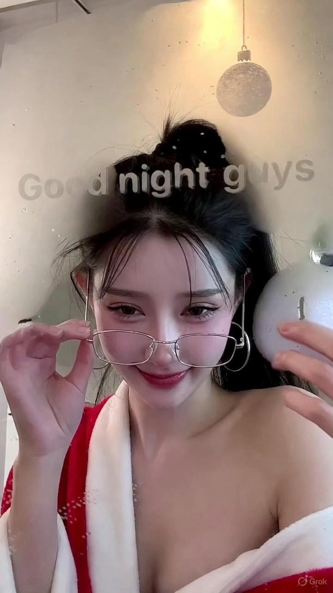 夜晚浴室镜中自拍，人物，nanoBanana-Pro，Bathroom Mirror, High Ponytail风格参考图