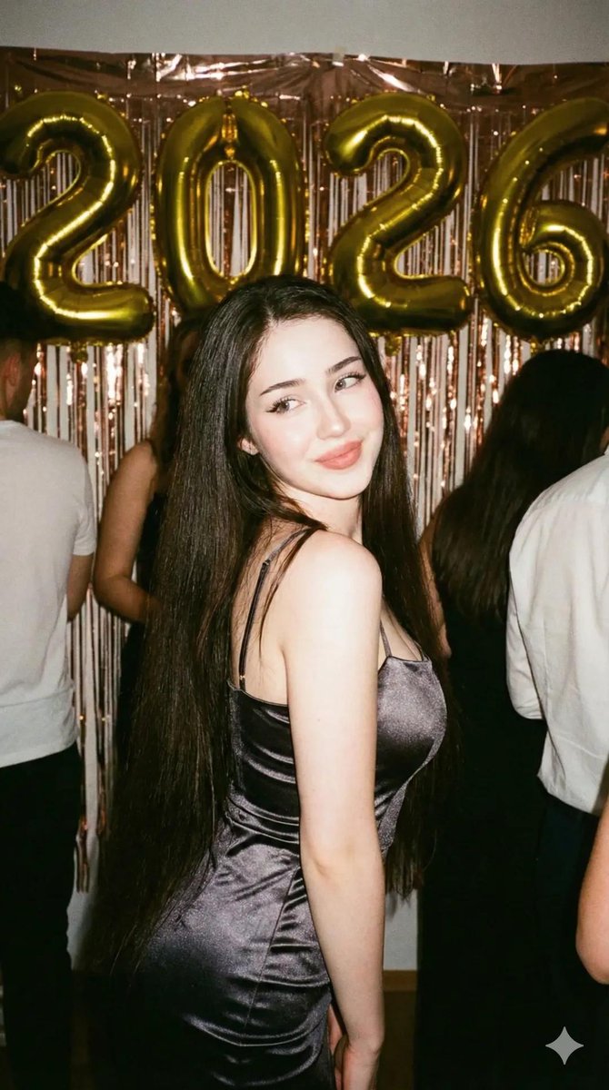 New Year Moment Photography, Fashion, nanoBanana-Pro, Disposable Camera, Elegant Casual reference image