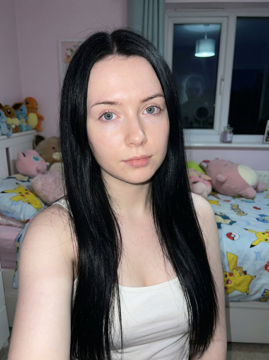 Google Nano Banana Pro vs ChatGPT Selfie Analysis, People, nanoBanana-Pro, Ambient Lighting, Blue Eyes reference image