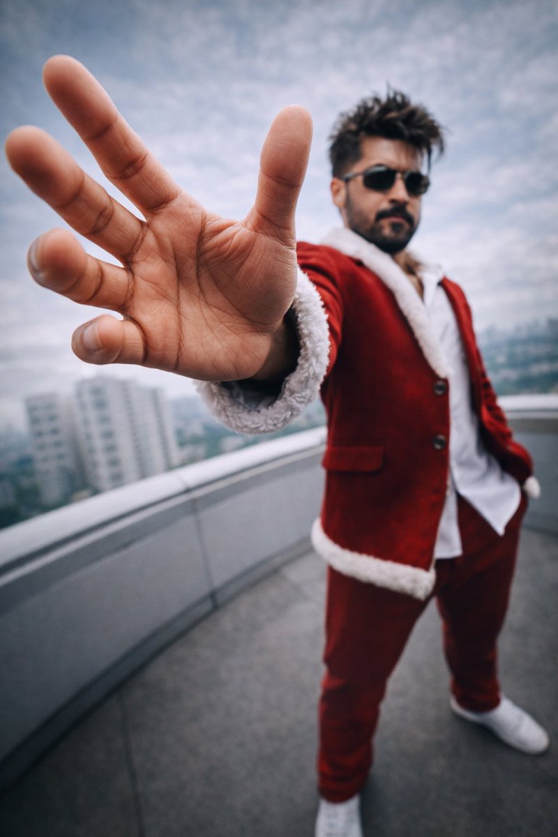 Modern Santa Man Close-Up, People, nanoBanana-Pro, Photorealistic, 人物 reference image, image 2 of 4