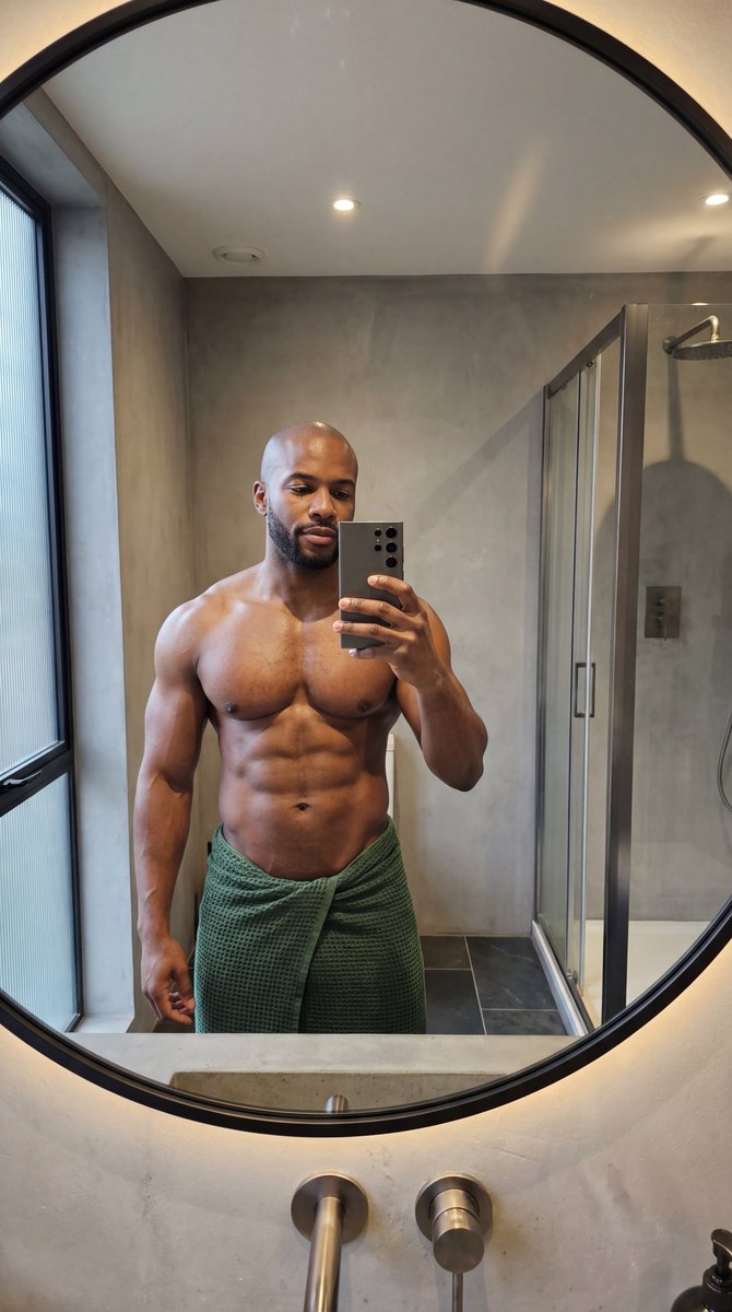 Nano Banana Pro 3.0 - Male Fitness Coach Mirror Selfie