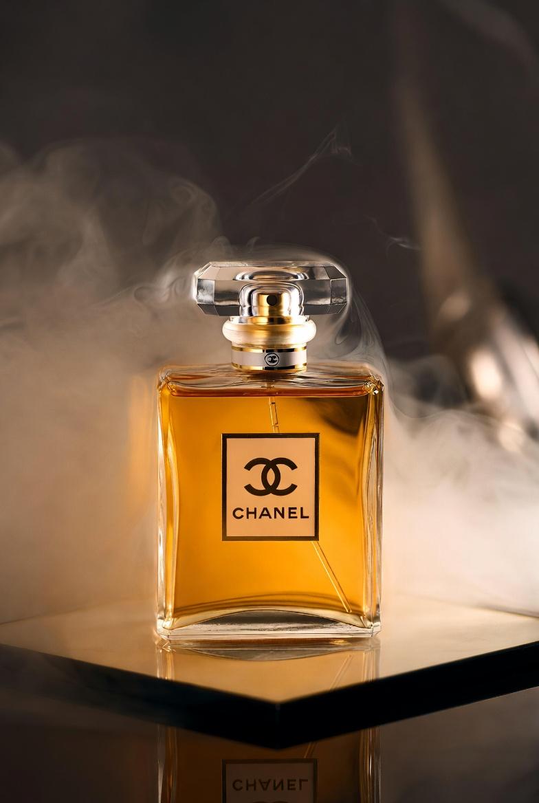 Gemini Nano Banana Pro - Chanel Perfume Bottle Shot